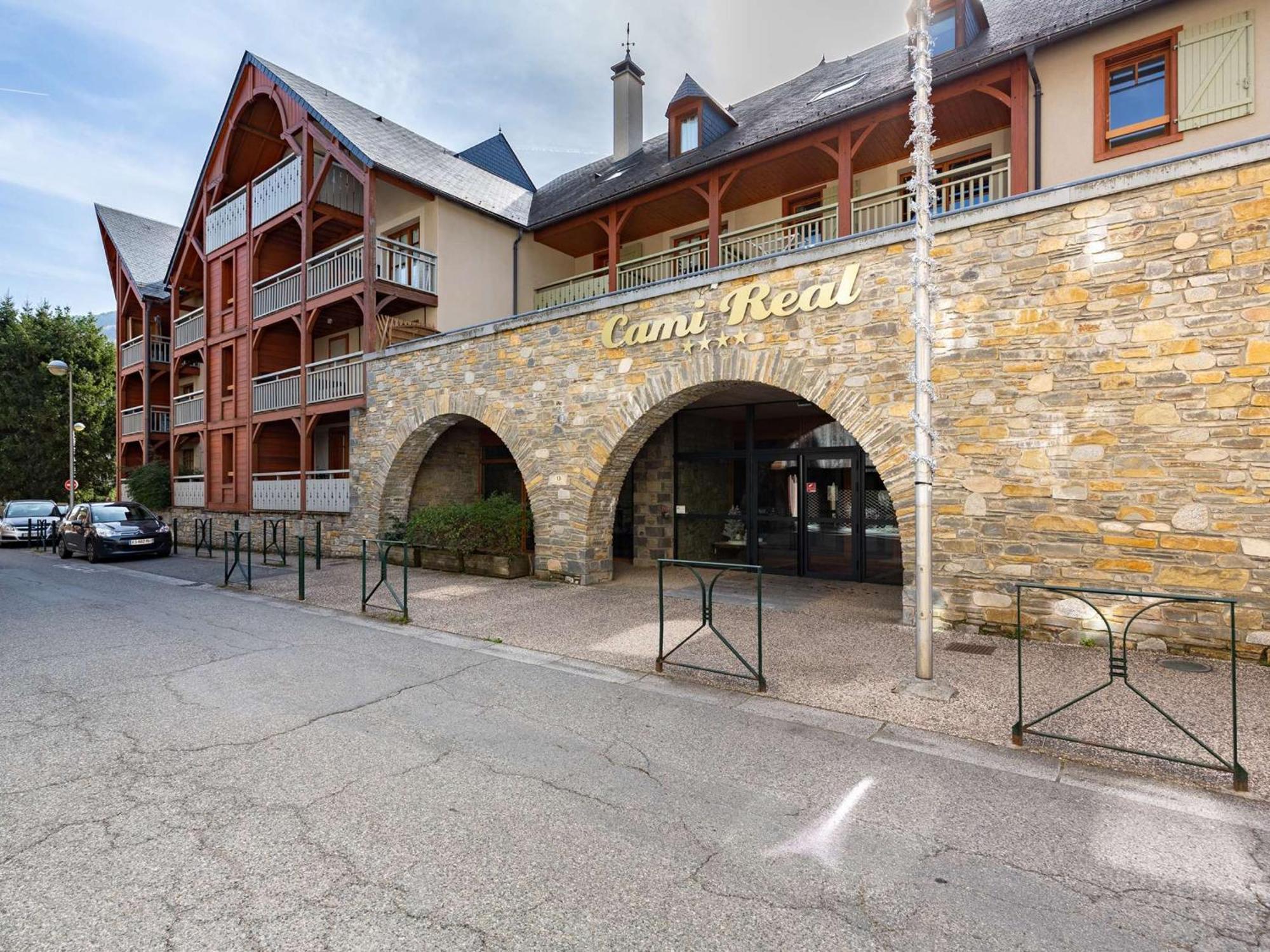 Appartement Duplex Centre Saint-Lary Avec Piscine, Sauna Et Parking - Fr-1-296-395 Bagian luar foto